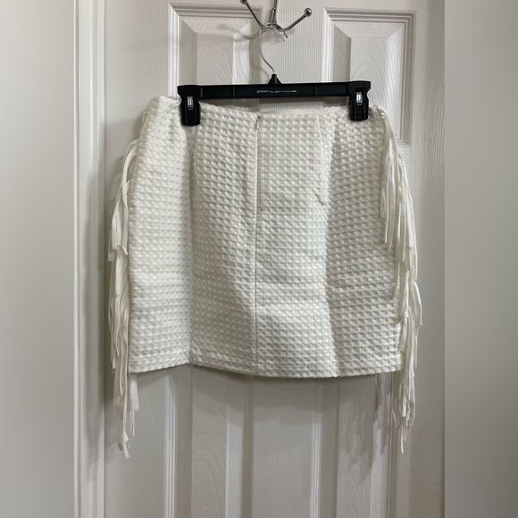 NEW English Factory White Skirt Size Medium - Picture 2 of 7